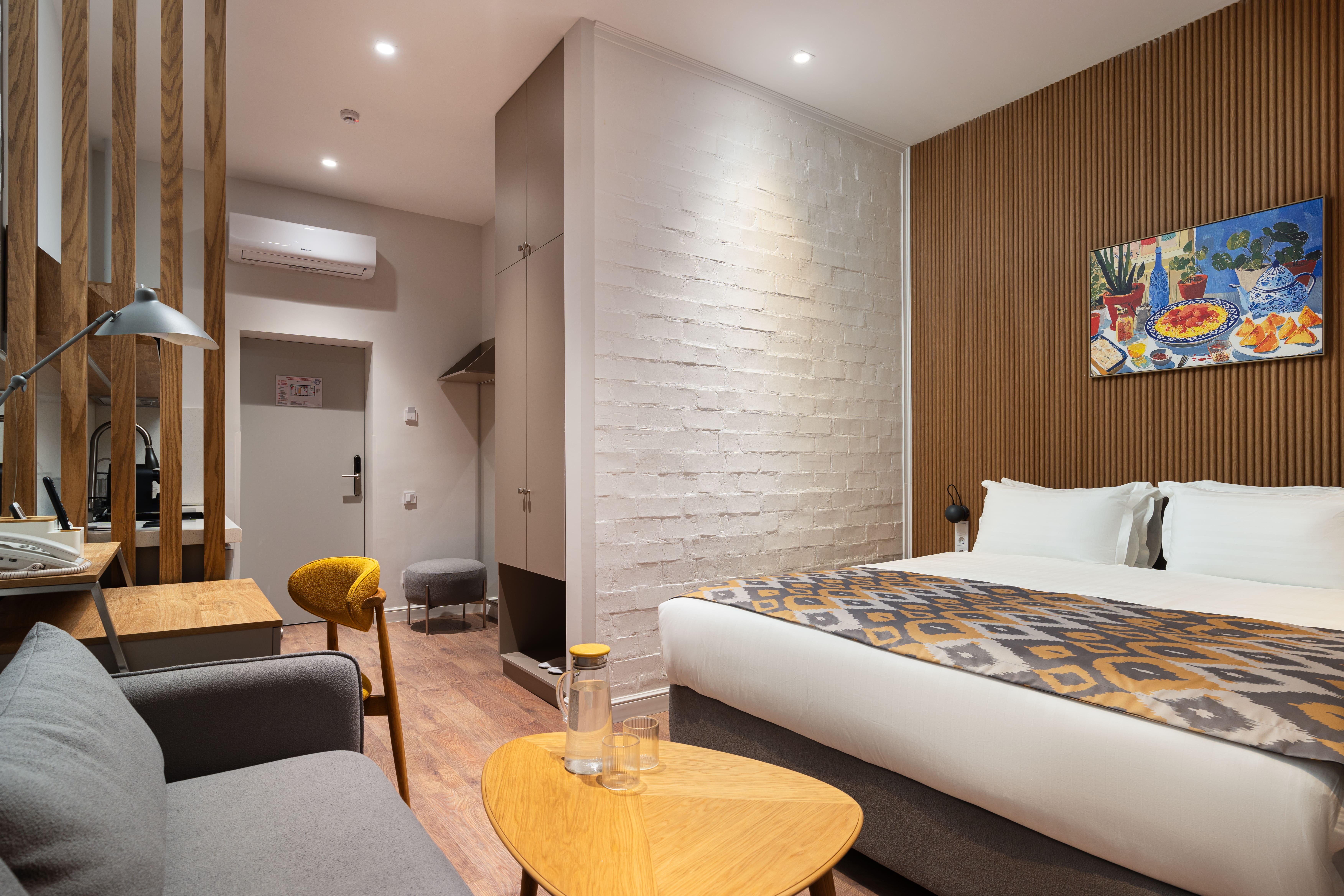 Номер «Люкс» 36 кв.м | Студия с кухней и зонированной спальней